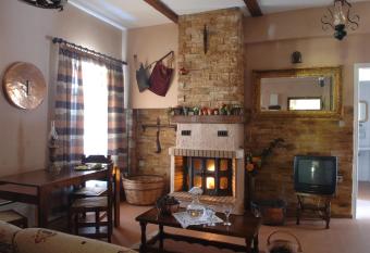 Villa Filoxenia Arahova allows 18 year olds to book a room