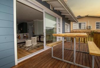 1 Harbour Way has Balcony rooms