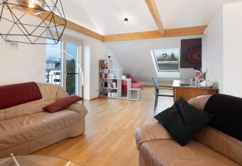 Traum mit Seeblick allows 18 year olds to book a room