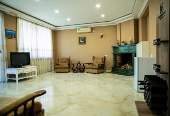 Midtown-Vera has Balcony rooms