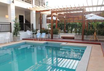 Huen Chan Thip has Balcony rooms