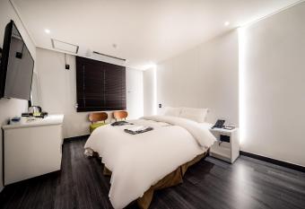 Hotel KABO allows 18 year olds to book a room