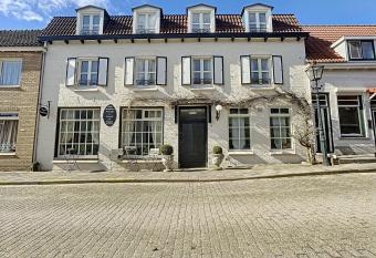 B&B Petit Chateau has Balcony rooms