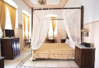 monte kristo allows 18 year olds to book a room