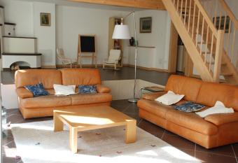 Les Bleuets has Balcony rooms