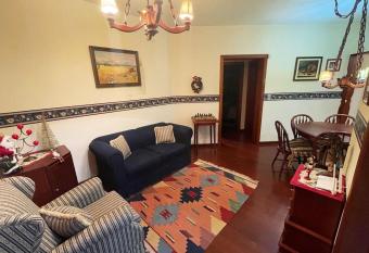 Apto Retro - 500m da Pra  a das Flores has Balcony rooms