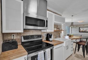 Waves Beach Town 2br Apartment allows 18 year olds to book a room