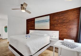Waves Beach Town Cozy Studio Apartment allows 18 year olds to book a room
