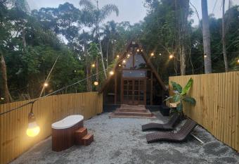 Chal   - Rom  ntico na Natureza has rooms with a private hot tub