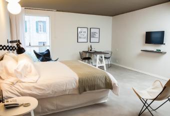 Babel Studios allows 18 year olds to book a room