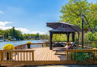 Charming riverside cottage, walk to beach has Balcony rooms