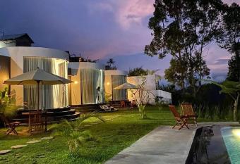 Pinggan Cliff has Balcony rooms