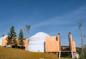 Oasis Yurt Villa @ Doi Lan -                                                             @                       has rooms with a private hot tub