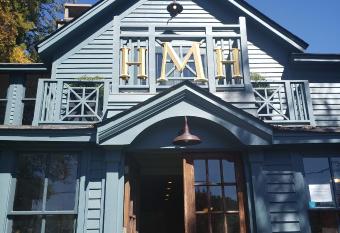 Highlander Mountain House has Balcony rooms