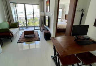 Luxury Apartment, Harbour Bay has Balcony rooms