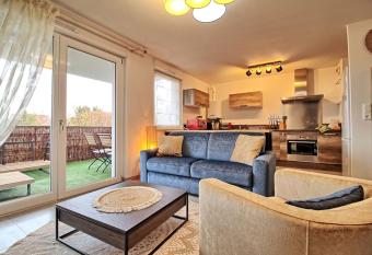 Appartement - Note Bois  e - Terrasse & Parking has Balcony rooms