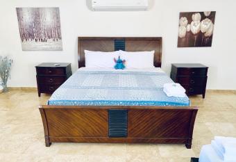 Manati World Point Inn has rooms with a private hot tub