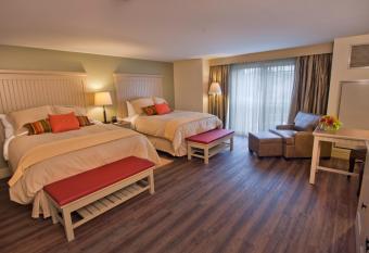 1000 Islands Harbor Hotel has rooms with a private hot tub