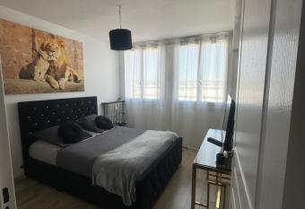 Appartement proche a  roport has Balcony rooms