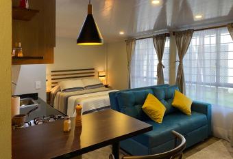 Acogedor Todo en Uno has Balcony rooms