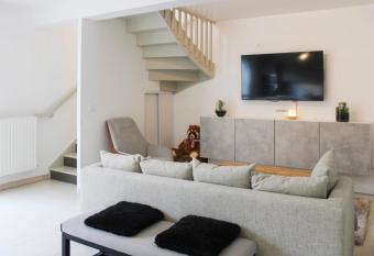 Lovely spacious duplex in Saint-Ouen has Balcony rooms