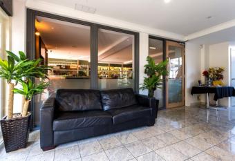 Baileys Parkside Motel by VetroBlu allows 18 year olds to book a room