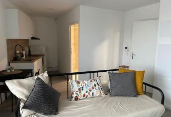 Studio Foch Epinay-sur-Seine has Balcony rooms