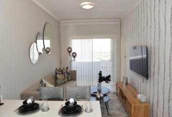 Elcaro Luxury Villas - The View allows 18 year olds to book a room