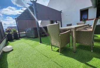 Appart Bois de reve SPA allows 18 year olds to book a room