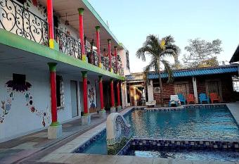 Chilamar Surf Lodge has Balcony rooms