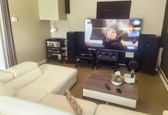 Sunny and cozy art-house. No share. has Balcony rooms