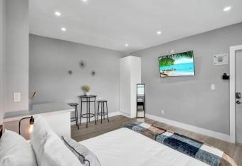 Coastal Charm Studio Retreat near Pompano Beach allows 18 year olds to book a room