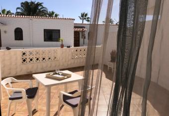 Sunny Terrace has Balcony rooms