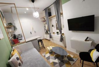 Douai est    vous ! allows 18 year olds to book a room