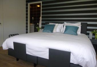 De Langenlee allows 18 year olds to book a room