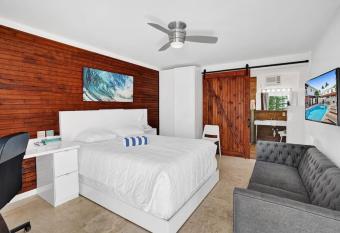 Waves Beach Town Studio Apartment With Pool allows 18 year olds to book a room