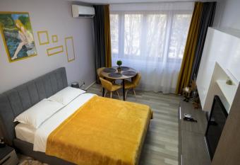 Casa Rusu -Victoria-Self check in-24h allows 18 year olds to book a room