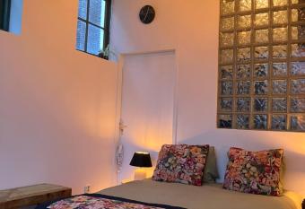 Zeemeermin allows 18 year olds to book a room