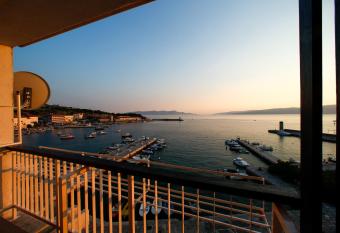 Beach Apartments has Balcony rooms