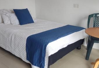 HOSPEDAJE DELFIN AZUL has Balcony rooms