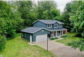 Spacious and private Cadillac home has Balcony rooms