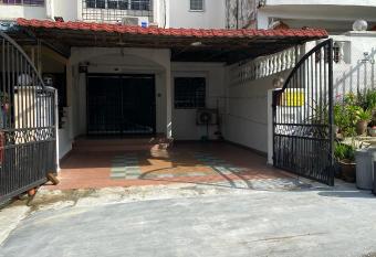 Homestay Dyzas has Balcony rooms