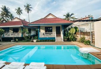 House No.2 Village allows 18 year olds to book a room