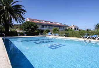 Hostal Port Fornells allows 18 year olds to book a room