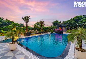 StayVista s Jawa Farm - Outdoor Pool, Vast Lawn & Terrace has Balcony rooms