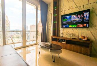 Lovina Spacious 12A-17 at Nagoya Thamrin has Balcony rooms