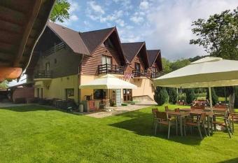 Pensiunea La Busu has Balcony rooms