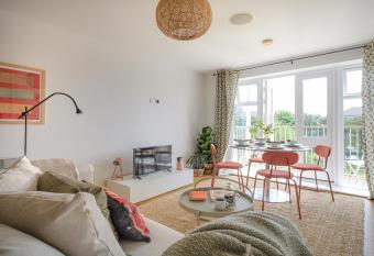 Hauzify I Cavendish flats has Balcony rooms