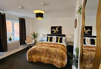 Deluxe Town Centre Studio Stevenage allows 18 year olds to book a room