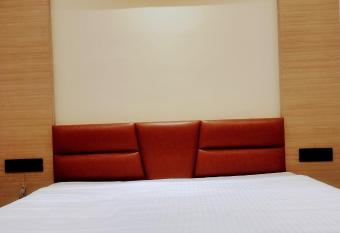 HOTEL SKYKING has Smoking rooms